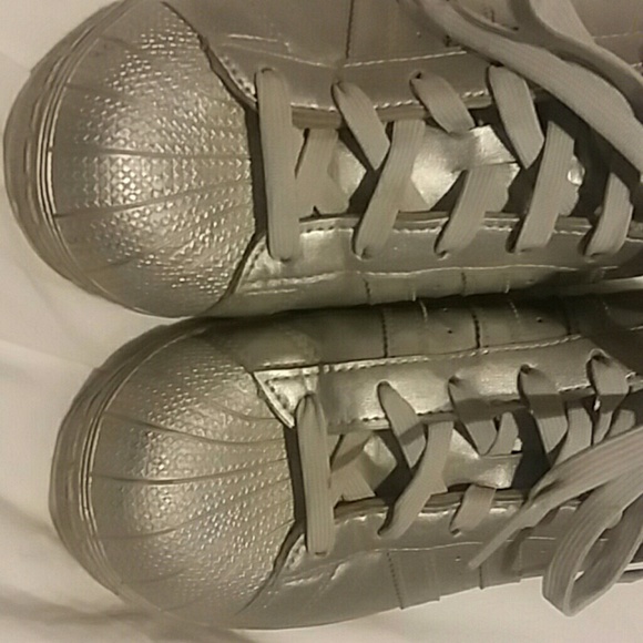 Adidas shoes - Picture 2 of 5